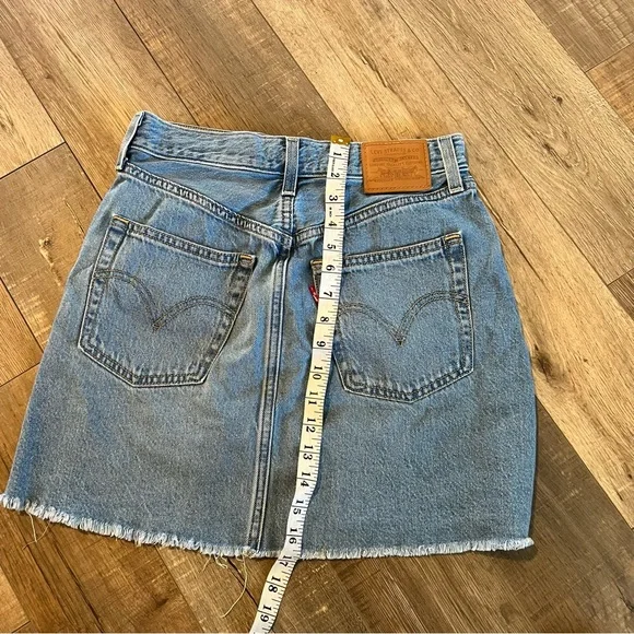 Levi’s Blue Denim Raw Hem Mini Skirt size 26 - Picture 3 of 6